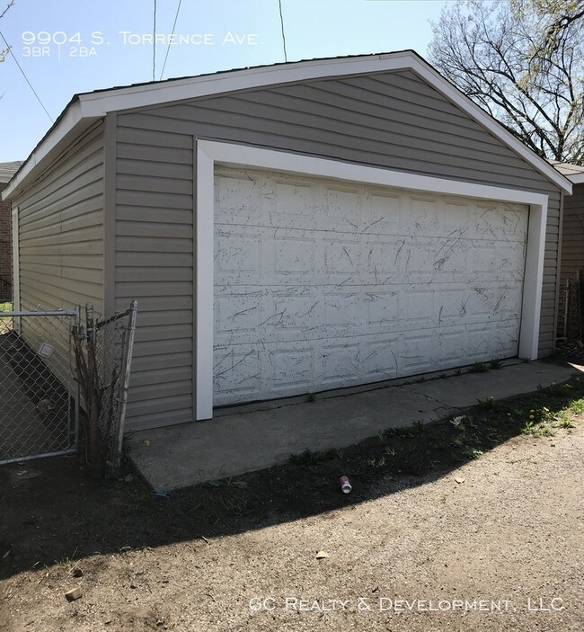 Building Photo - 9904 S Torrence Ave