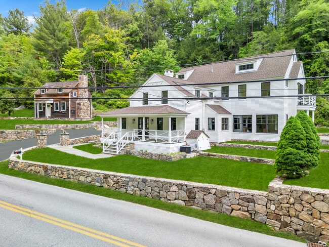 Building Photo - 153 Valley Forge Rd