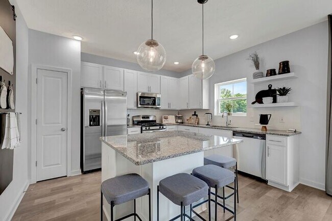 Foto del edificio - 183 Pine Crest View Dr