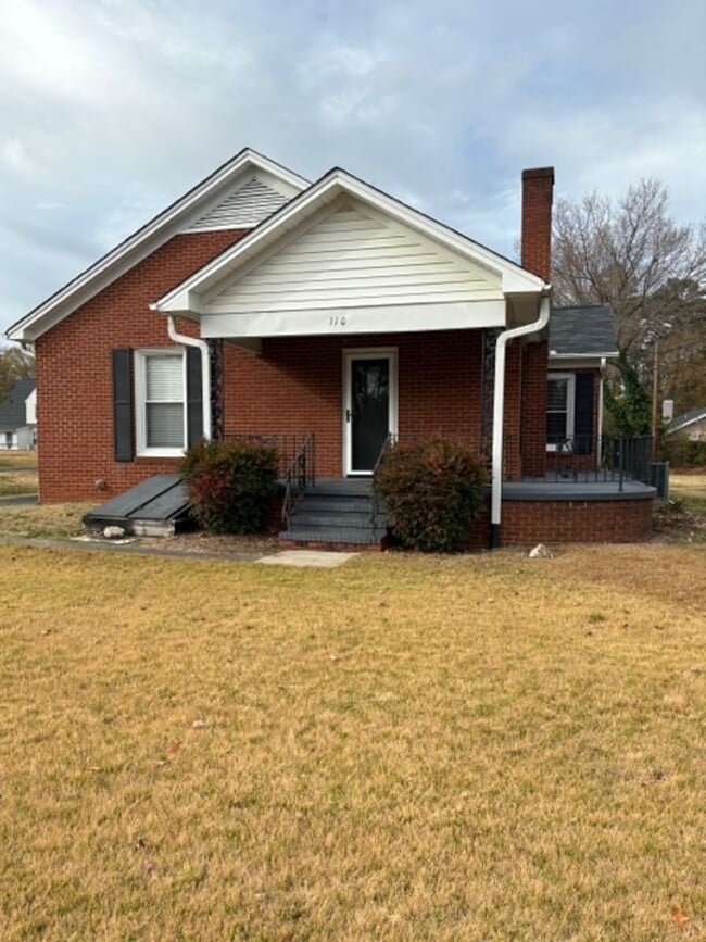 Building Photo - 110 Dogwood Dr