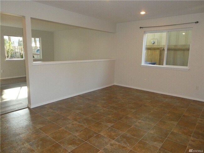 Building Photo - 3 Bed 2.5 Bath 2 Car Garage SFR in Gold Bar