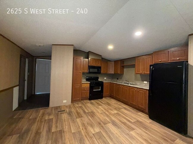 Building Photo - 2625 S West St