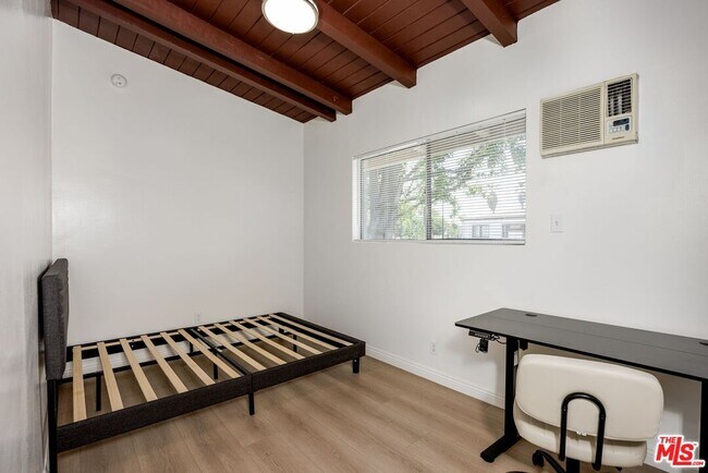 Foto del edificio - 3620 S Budlong Ave
