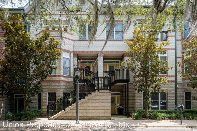 Building Photo - 3 br, 2.5 bath House - 327 NE 2nd Avenue
