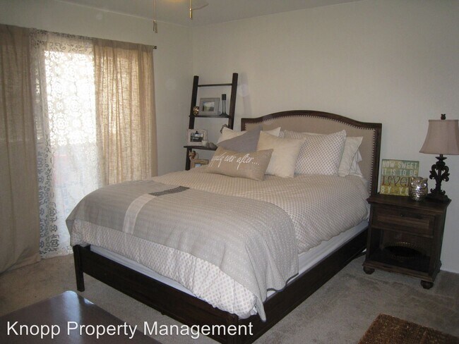 Building Photo - 3680 Avocado Village Ct