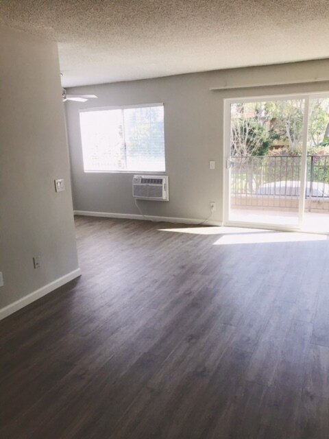 Large and Bright Living Room - 1633 S Bundy Dr