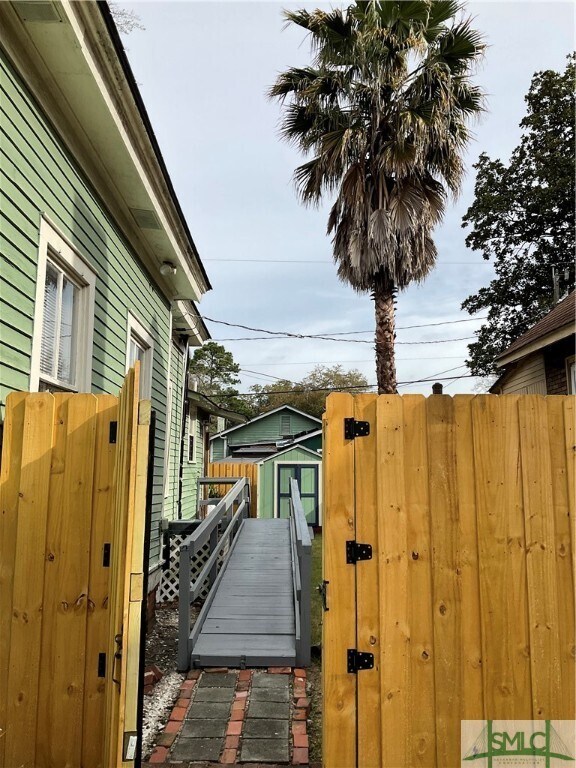 Foto del edificio - 516 E 38th St