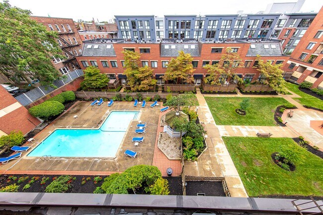 Foto del edificio - Modern, Spacious Allston Apt w/ Washer & Dryer in Unit, Right on the Green Line