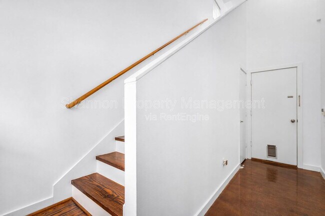 Building Photo - 906 Andrews St