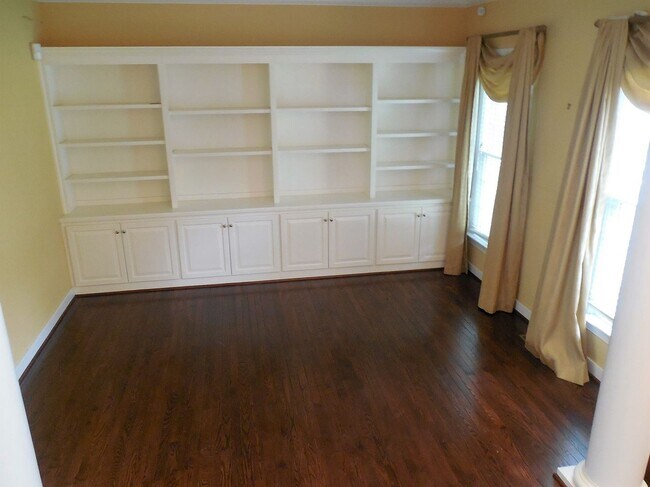 Foto del edificio - Large Colonial in Twin Hickory  **Available For Showing 4/1/2026**