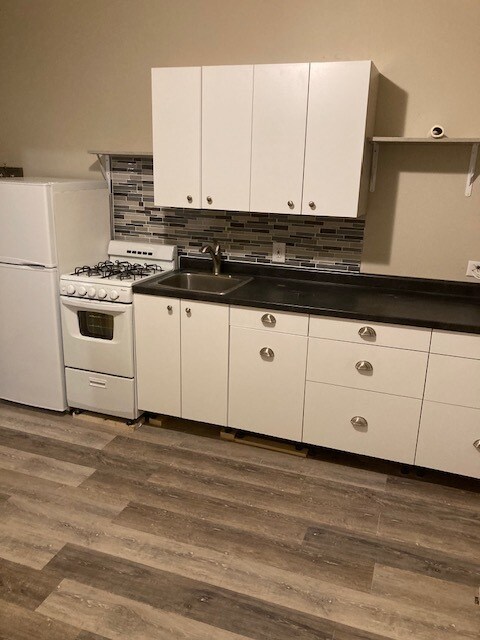 Kitchen/Living Room - 16 E Main St