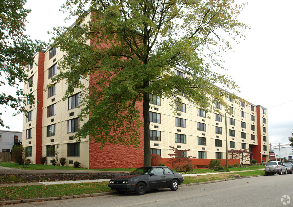 Building Photo - Agsten Manor