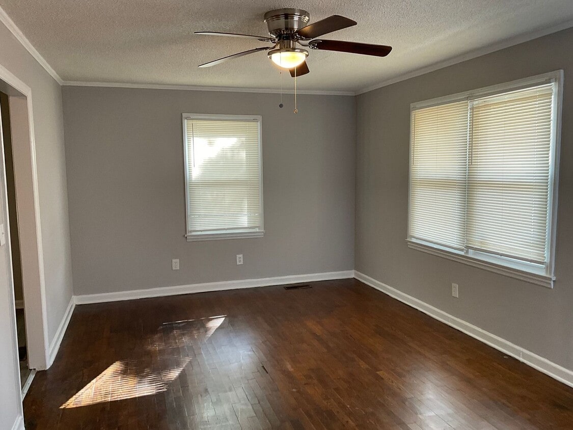 Foto del edificio - Available Now!!