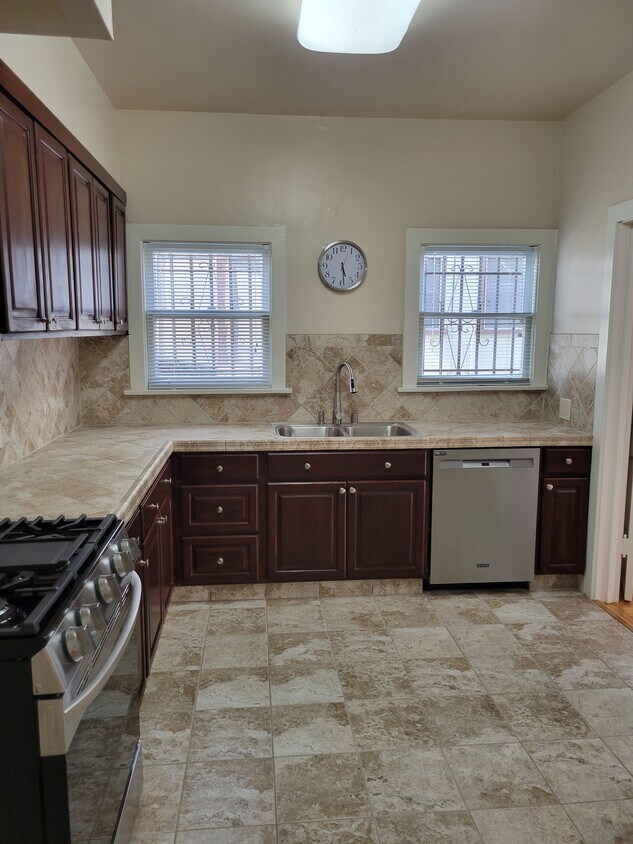Foto principal - 151 S Sycamore Ave