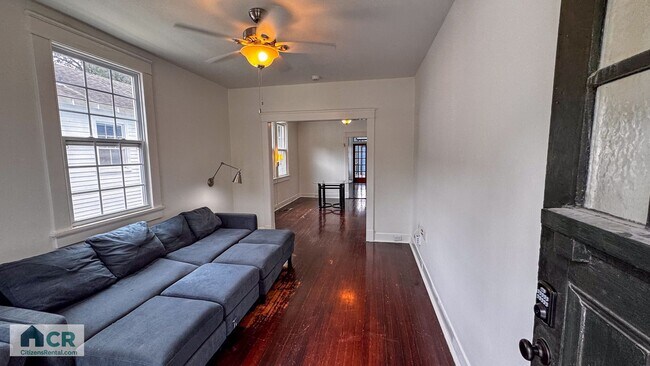 Foto del edificio - 6bd/3ba with Central AC Walking Distance to Campus. Text 727-459-4141 for more info!