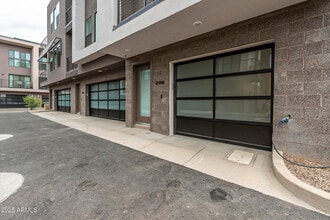 Building Photo - 250 S Roosevelt St