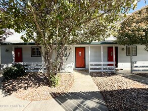Building Photo - 3160 N Navajo Dr