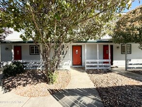 Building Photo - 3160 N Navajo Dr