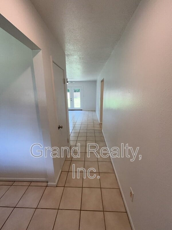 Building Photo - 4144 Charles Cir