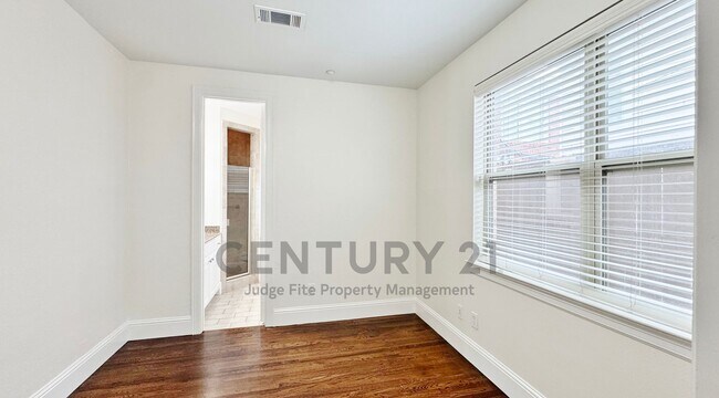 Building Photo - 4148 Grassmere Ln