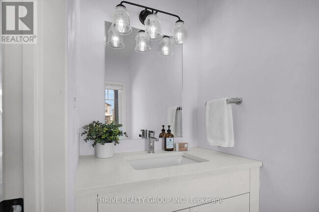 Building Photo - 3906 Auckland Ave.