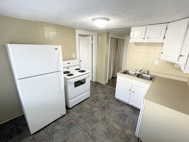 Building Photo - Warren Township 3BR Home!