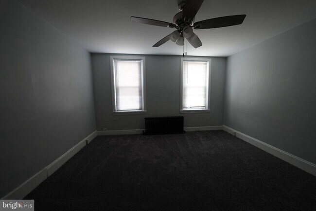 Building Photo - 4994 W Thompson St