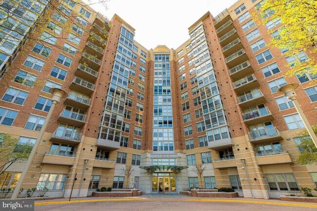 Foto del edificio - 11800 Sunset Hills Rd