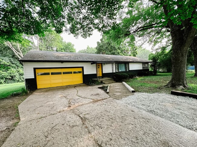 Building Photo - 2480 IN-26