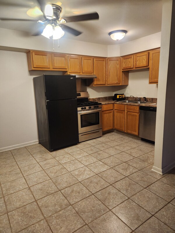 Photo - 10S511 Echo Ln Apartment