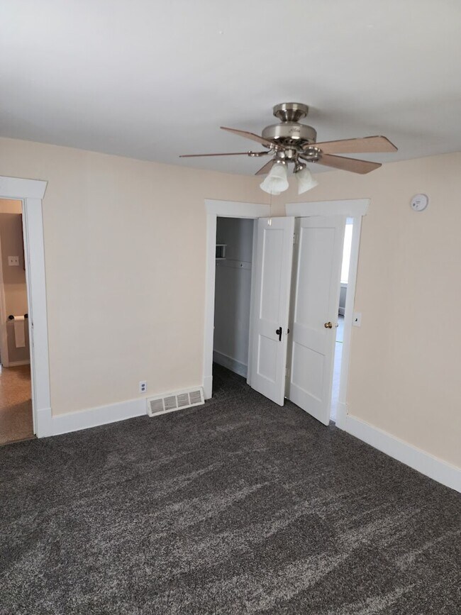 Foto del edificio - 2028 E Prairie St