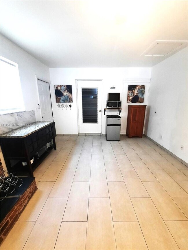 Building Photo - 3838 NE Melba Dr