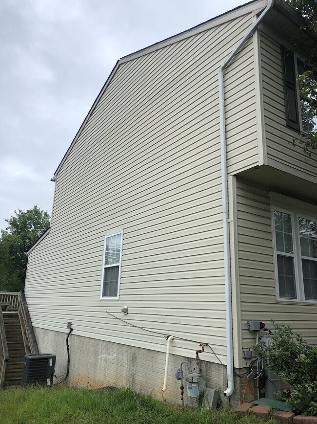 Side of Home - 2009 Amber Way