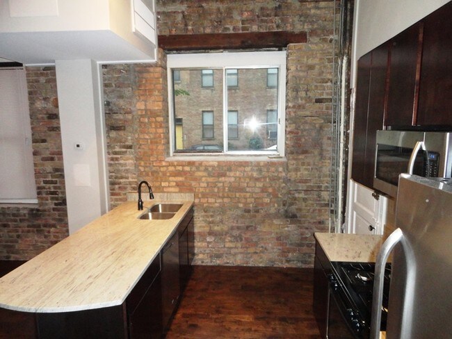 Foto del edificio - 2101 N Hoyne Ave
