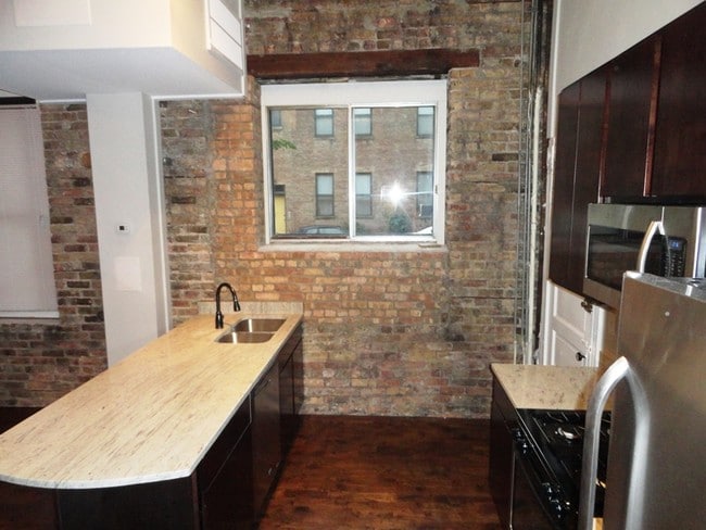 Building Photo - 2101 N Hoyne Ave