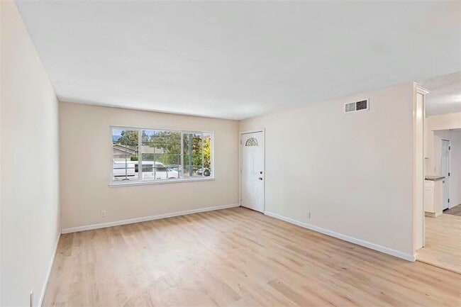 Building Photo - 455 Maple Ave