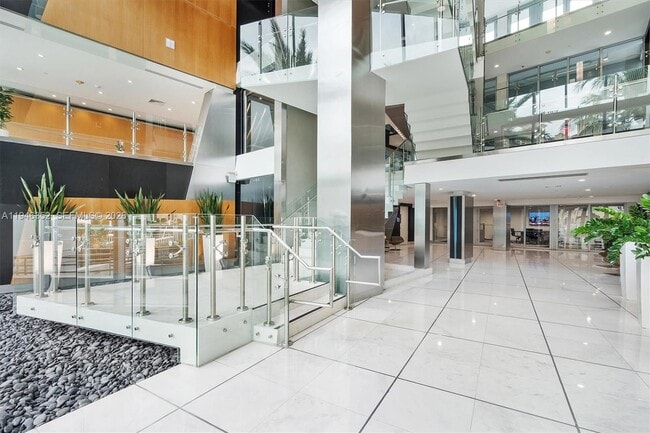 Foto del edificio - 2950 NE 188th St