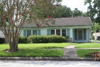 Building Photo - 7518 El Rancho St