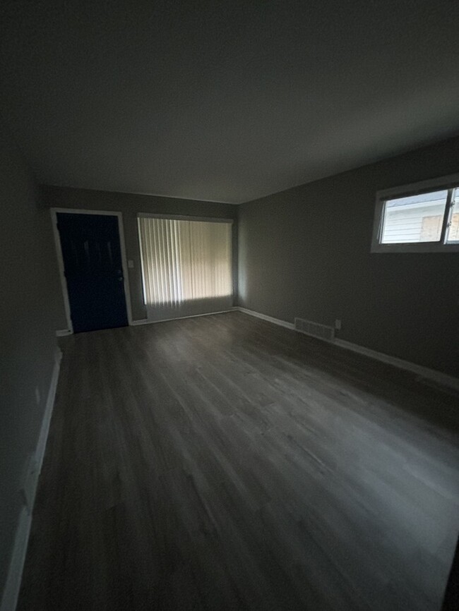 Foto del edificio - NEWLY RENOVATED 3 BEDROOM!