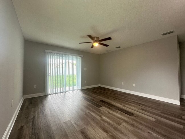 Building Photo - 3 Bedroom, 2 Bath Duplex in Poinciana - Pr...