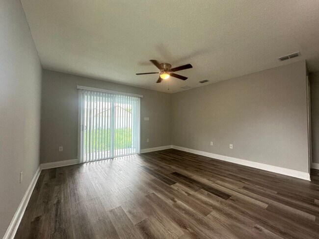 Foto del edificio - MOVE-IN SPECIAL - $1000 CREDIT! 3 Bedroom, 2 Bath Duplex in Poinciana - Priced to Rent!