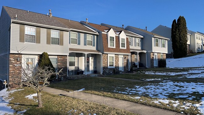 Building Photo - 2 Bedroom/1.5 Bath w/Garage & New Carpet i...