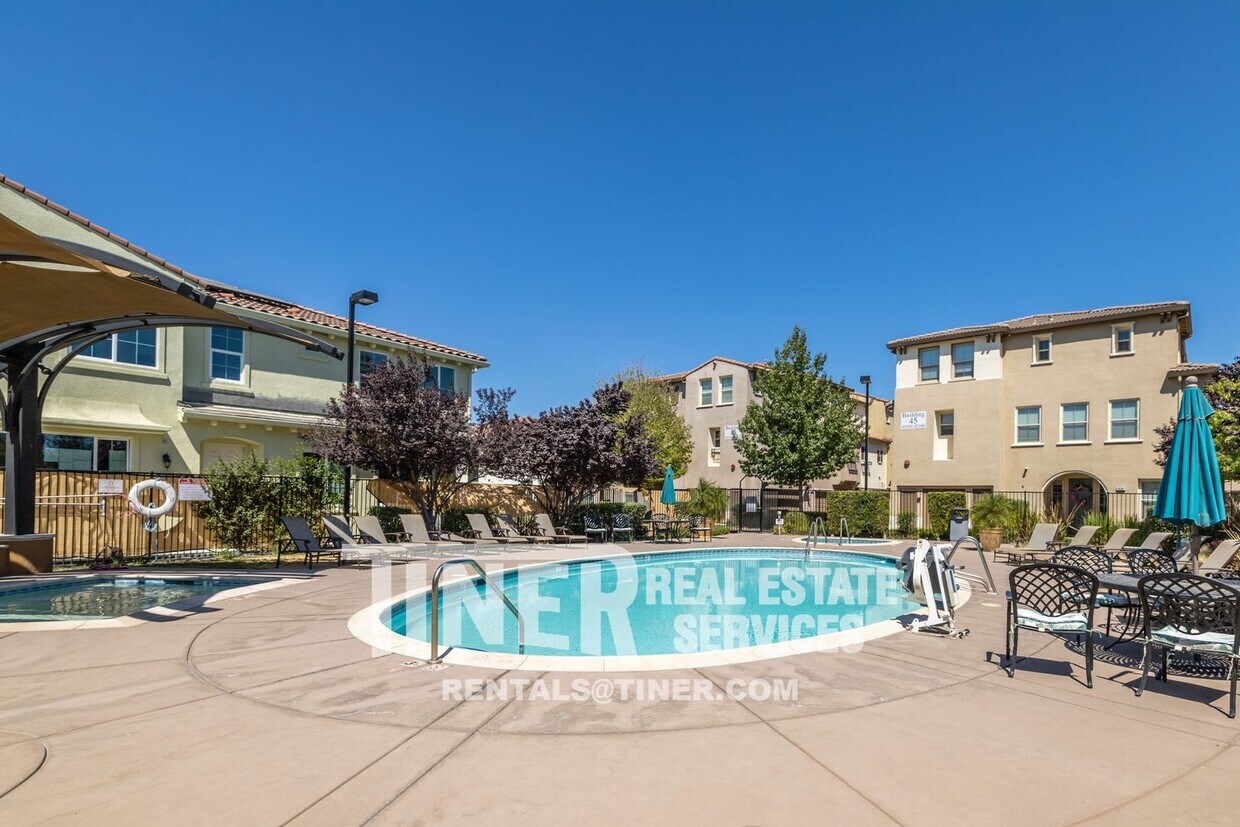 Primary Photo - Modern Natomas Townhome with Community pool!