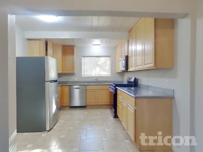 Foto del edificio - 500 Shaddick Dr