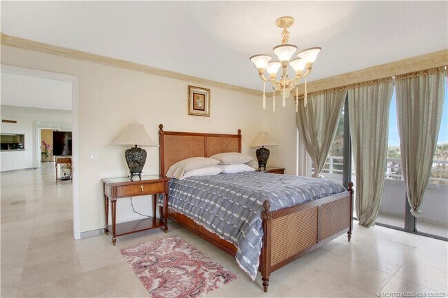 Foto del edificio - 9950 S Ocean Dr