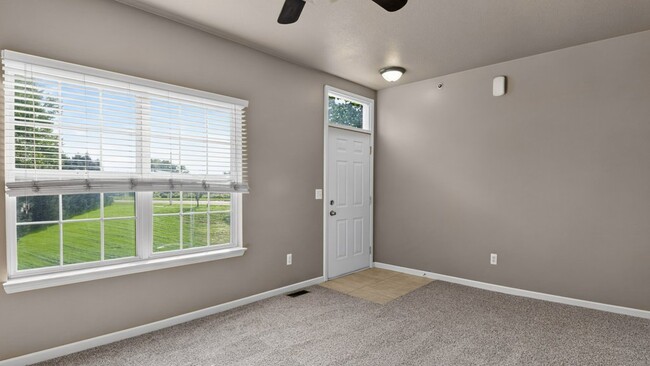 Building Photo - 43074 Burlington Dr