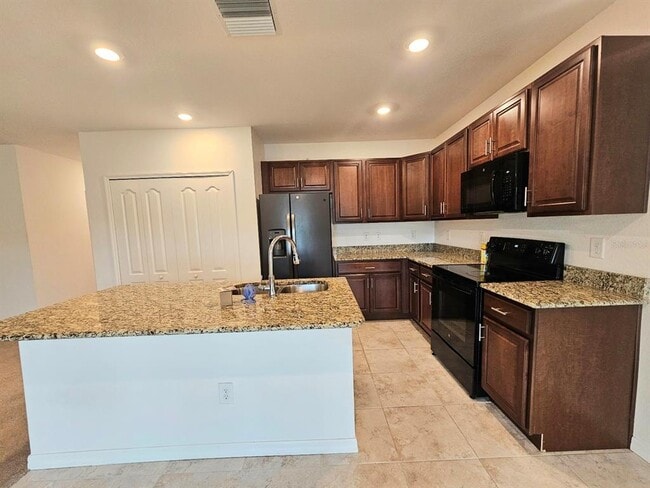 Building Photo - 3050 Beacon Dr