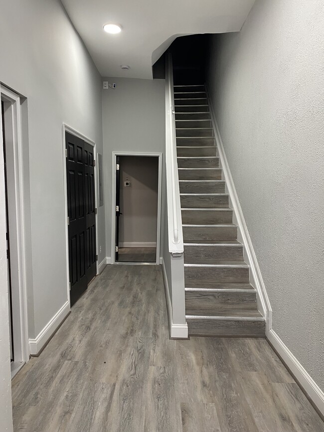 Photo - 837 N Fulton Ave Apartment