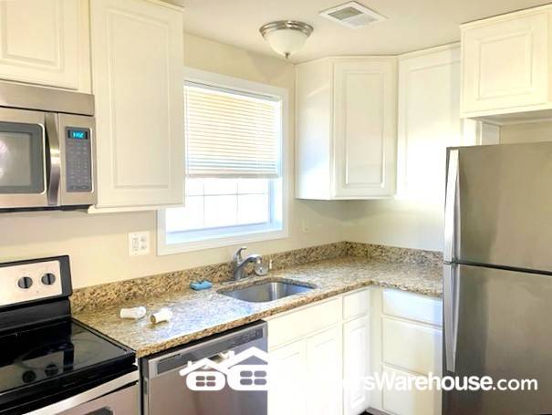 Building Photo - 1335 CHAPELVIEW Dr