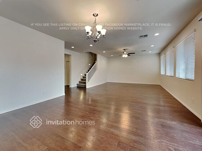 Building Photo - 3361 N Los Alamos